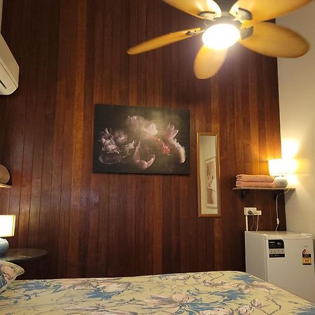 凯恩斯壁虎背包客酒店 凱恩斯 外观 照片 A room at the hotel