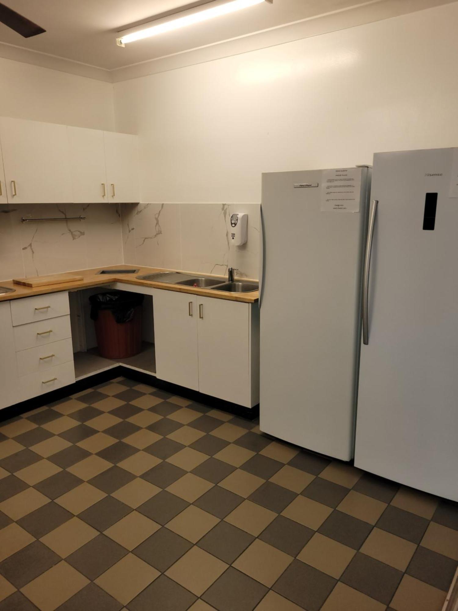 凯恩斯壁虎背包客酒店 凱恩斯 外观 照片 A typical kitchen in a student residence hall