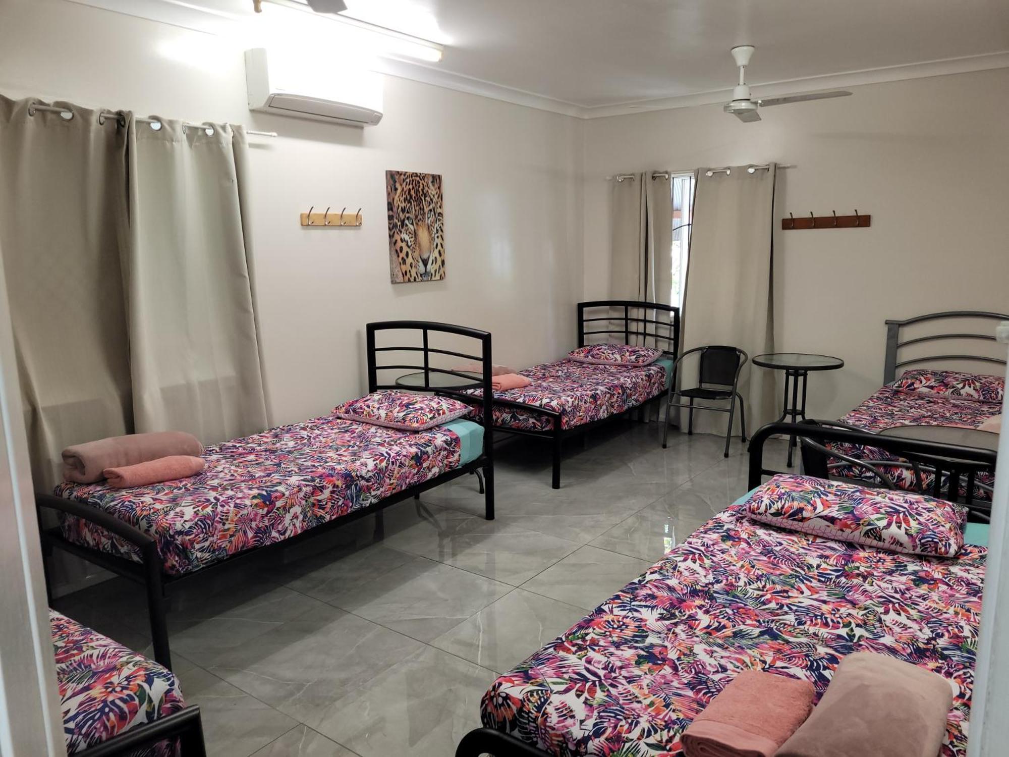 凯恩斯壁虎背包客酒店 凱恩斯 外观 照片 A room at the hostel