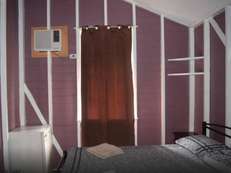 凯恩斯壁虎背包客酒店 凱恩斯 外观 照片 A room in a typical Japanese capsule hotel